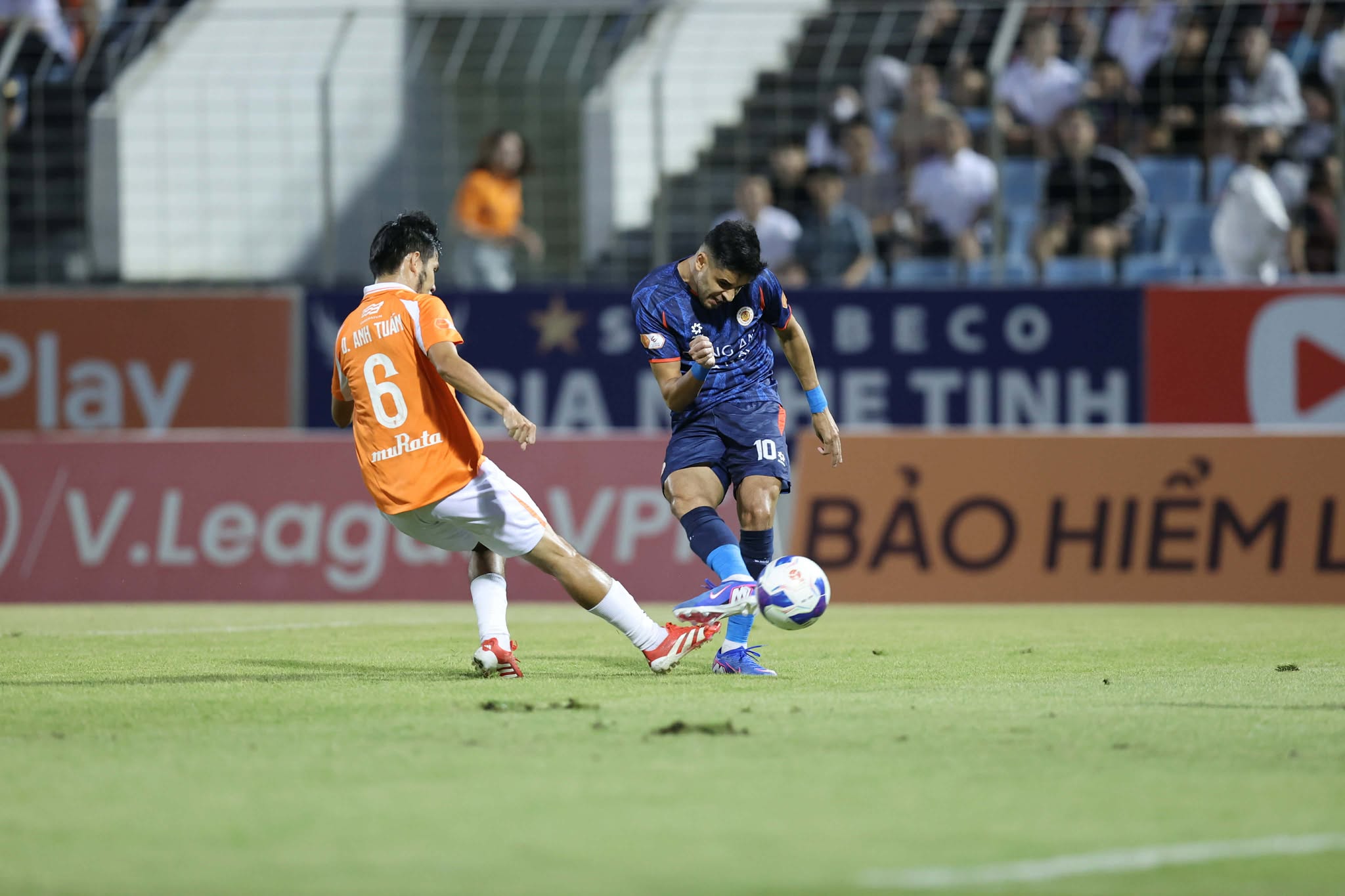Nguyễn Filip 'xuất thần', CLB CAHN thắng hú vía Đà Nẵng: Ngôi đầu vững như bàn thạch còn HAGL ở đâu?- Ảnh 2.