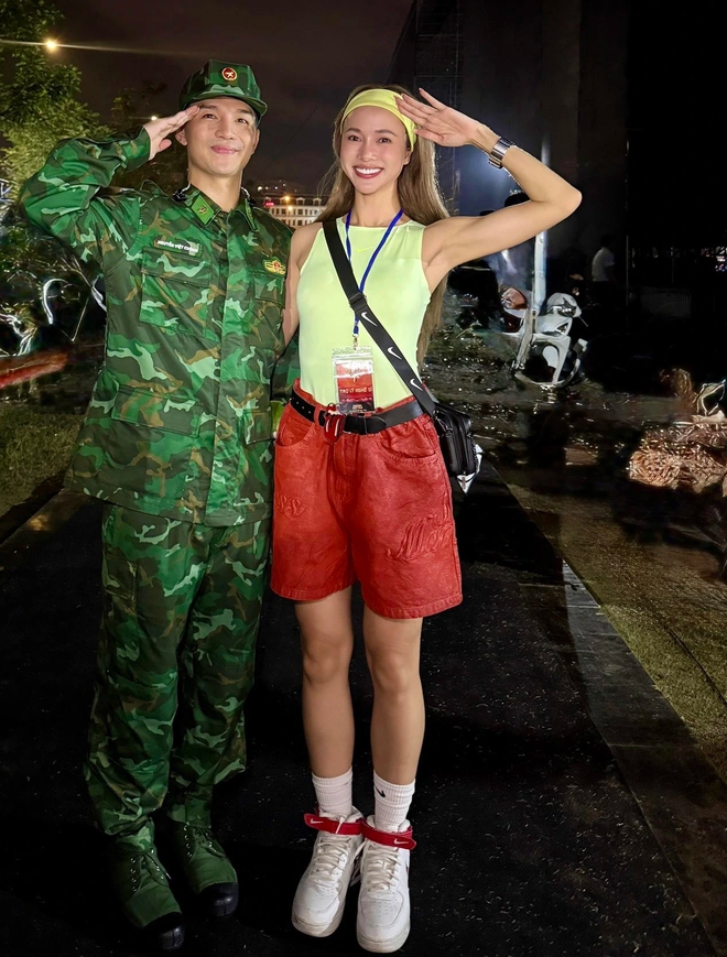 Phối thông minh để biến đồ thể thao thành thời trang hằng ngày- Ảnh 6.