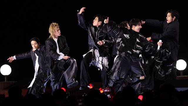 Cảnh sát chặn người mang dao, súng điện vì đêm nhạc BTS- Ảnh 8.