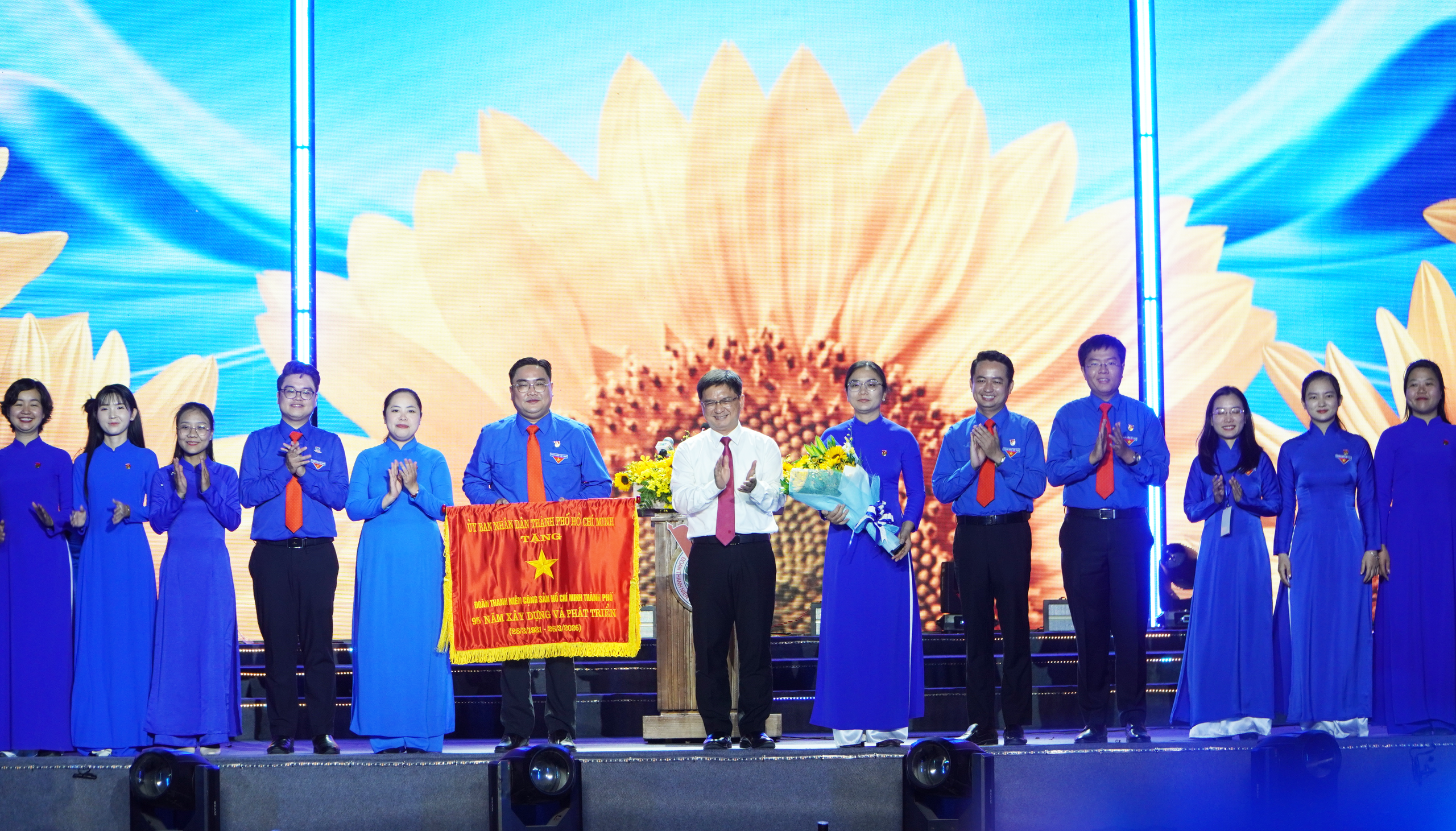 Đoàn Thanh niên Báo Người Lao Động được trao giải thưởng Hồ Hảo Hớn - Ảnh 2.