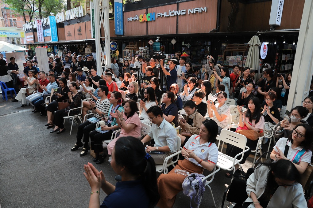 Càng bước ra thế giới, càng cần giữ bản sắc văn hóa Việt Nam - 3