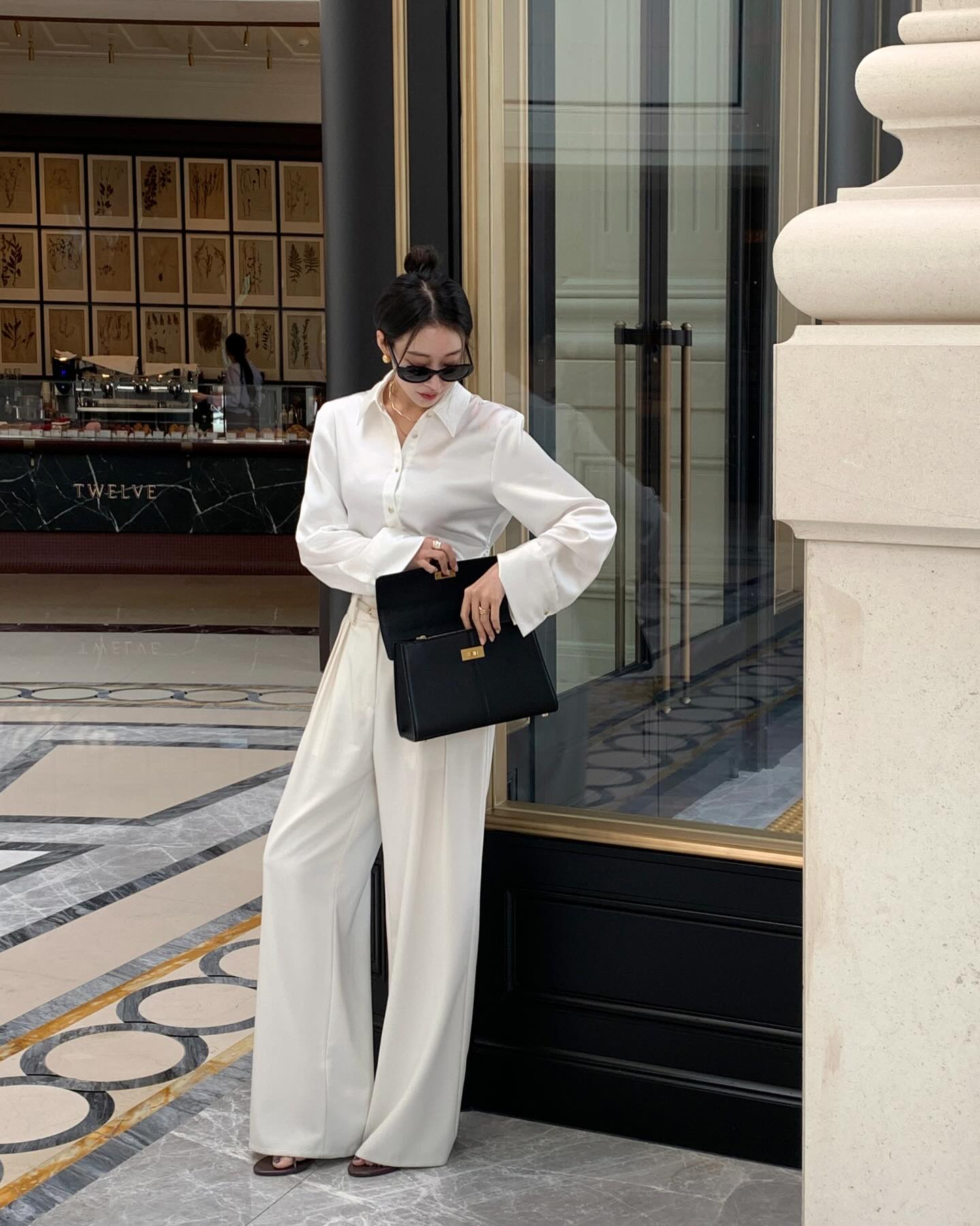 Phụ nữ trên 40 tuổi nên mặc quần âu theo 4 cách, đảm bảo sành điệu và tinh tế mọi lúc mọi nơi- Ảnh 7.