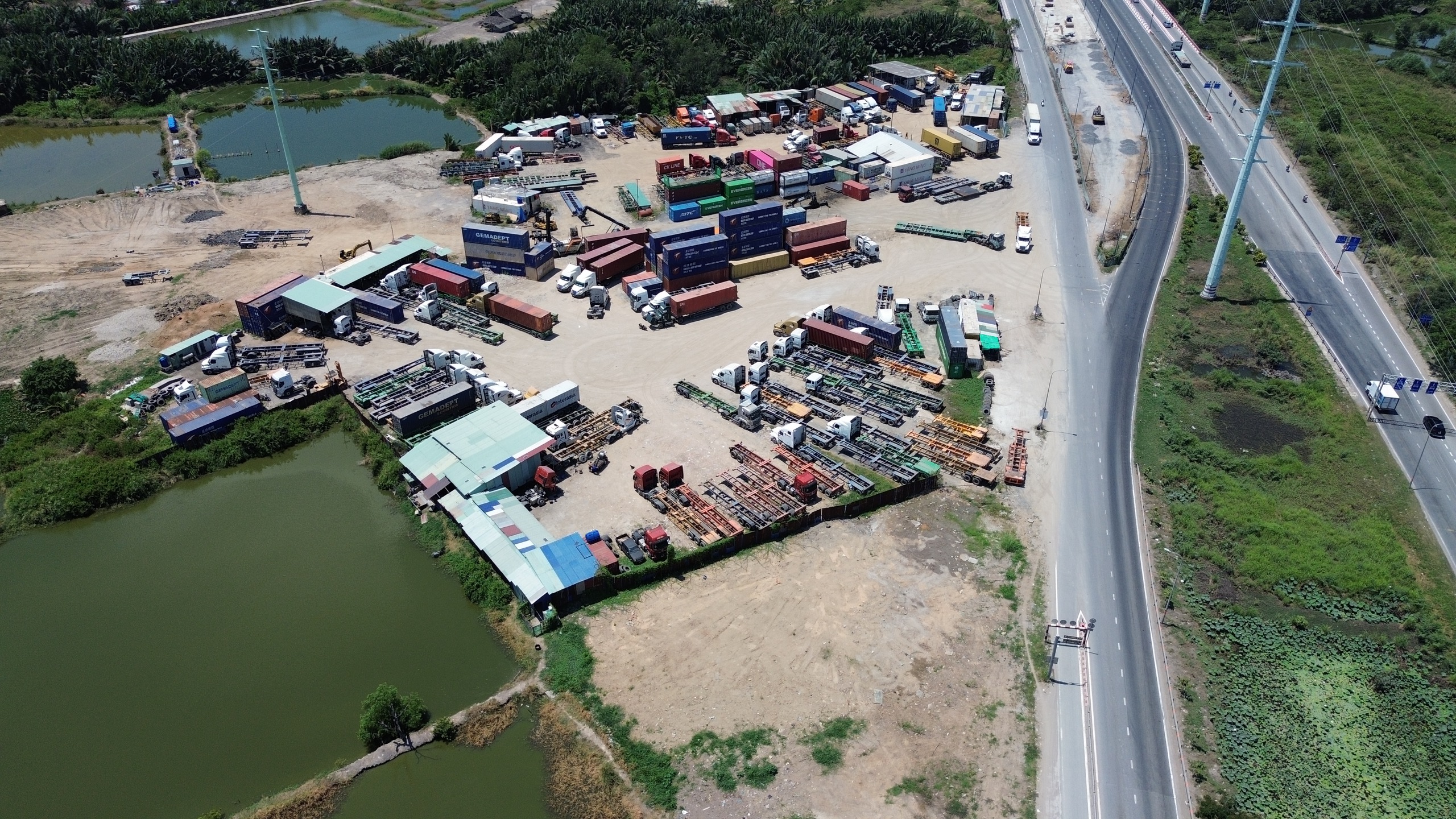 Loạt bãi xe trái phép đường Võ Chí Công: Không lẽ bó tay?- Ảnh 5.