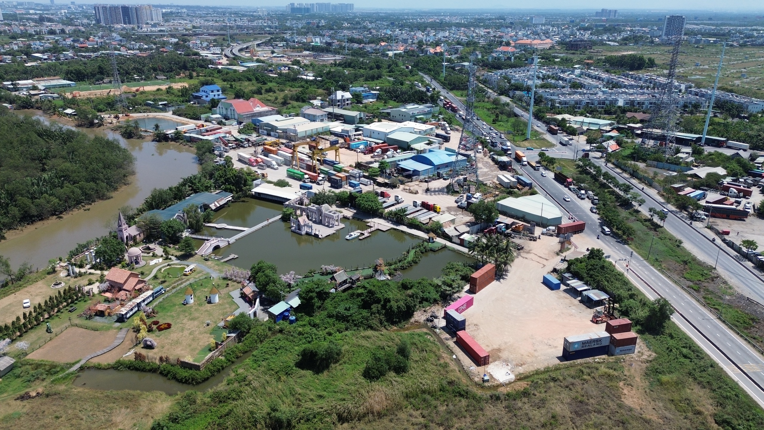 Loạt bãi xe trái phép đường Võ Chí Công: Không lẽ bó tay?- Ảnh 6.