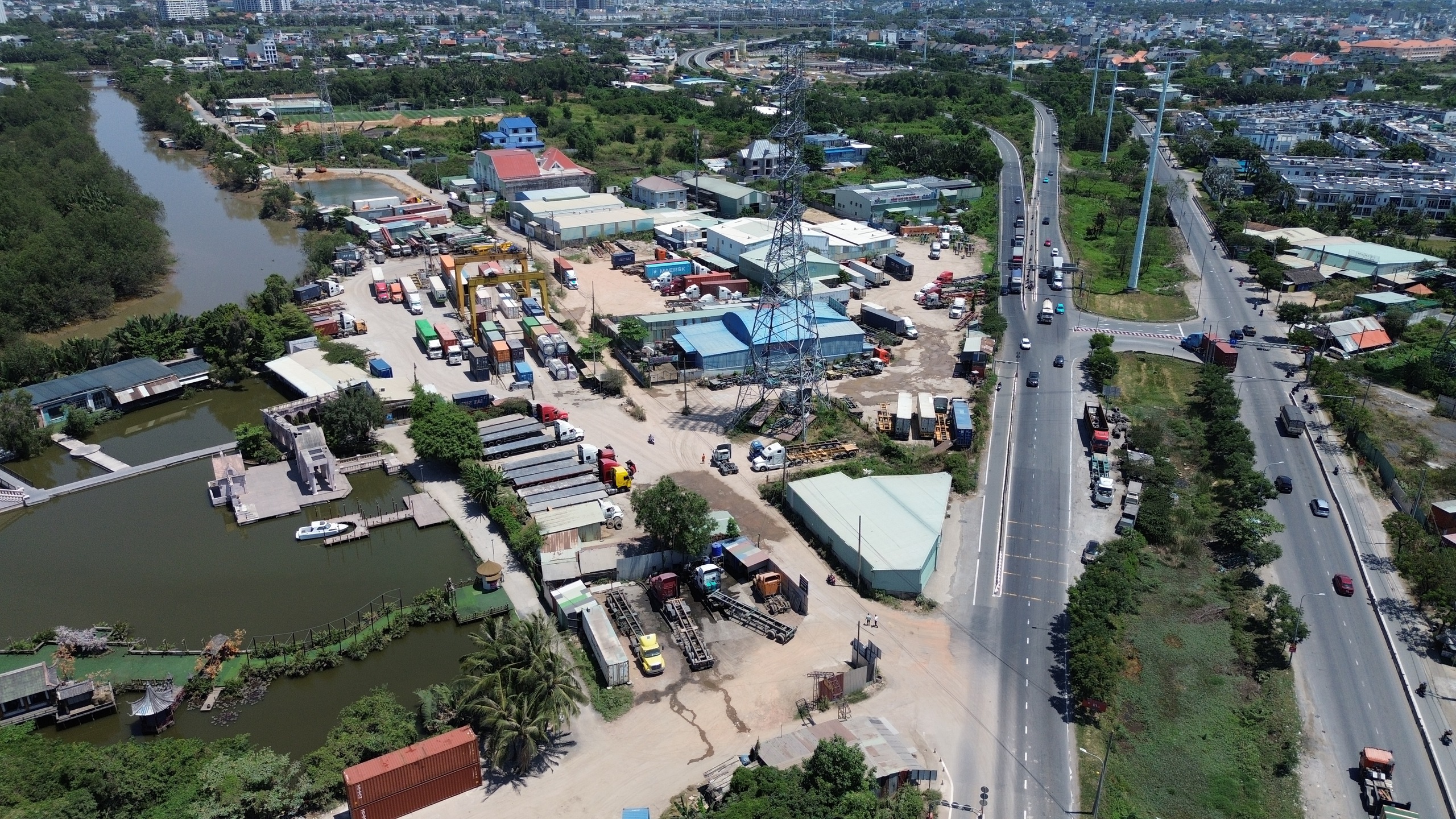 Loạt bãi xe trái phép đường Võ Chí Công: Không lẽ bó tay?- Ảnh 10.