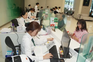 Ứng xử khi nhận tiền chuyển nhầm: Tử tế, từ tâm cũng phải... cẩn trọng