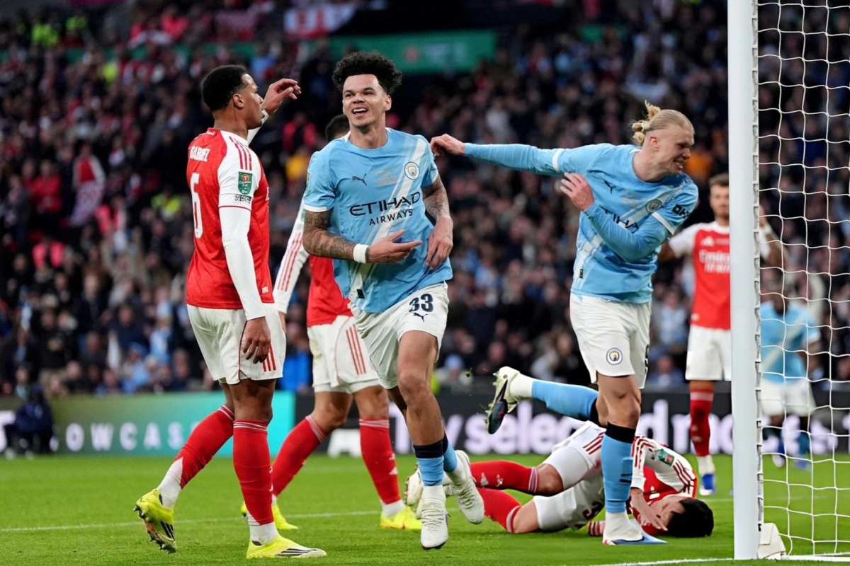 OReilly (số 33) mừng bàn mở tỷ số trong trận gặp Arsenal, ở chung kết Cup Liên đoàn, trên sân Wembley, London, Anh hôm 22/3. Ảnh: Reuters