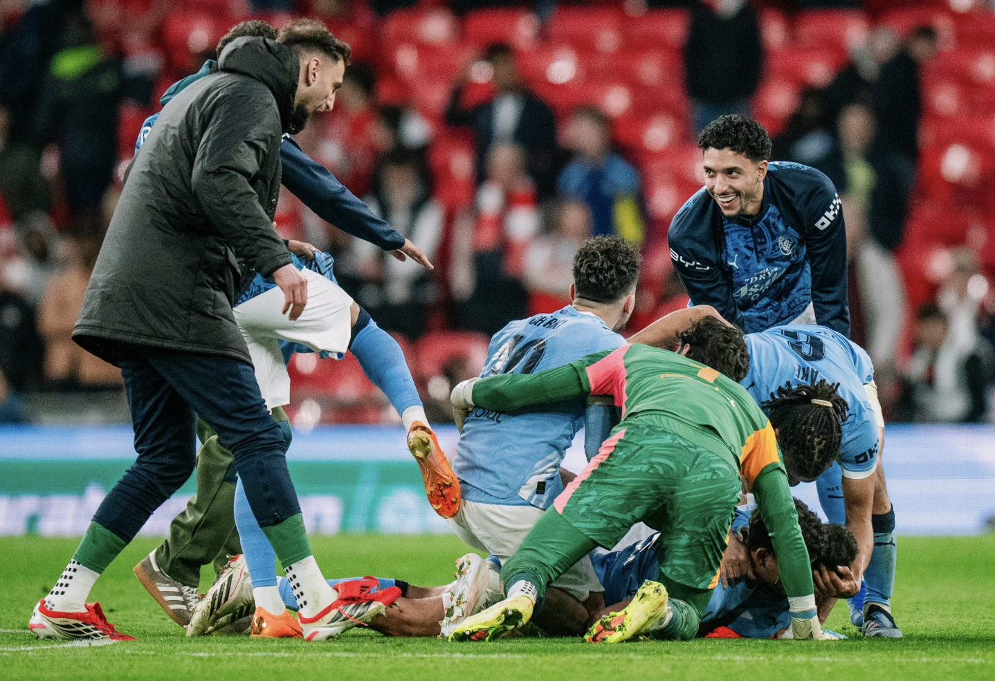 O'Reilly bắn hạ Arsenal, Man City đoạt League Cup thứ 9 7 O'Reilly bắn hạ Arsenal, Man City đoạt League Cup thứ 9 - Ảnh 7.