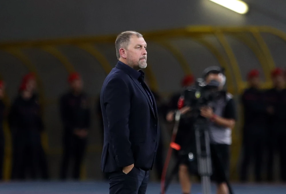 HLV Cklamovski đau khổ khi các học trò bị loại cay đắng mà không vì lý do chuyên môn. Ảnh: ANH HỮU. malaysia-bi-loai-cay-dang-tuyen-viet-nam-luyen-cong-cho-tai-dau (1).jpg