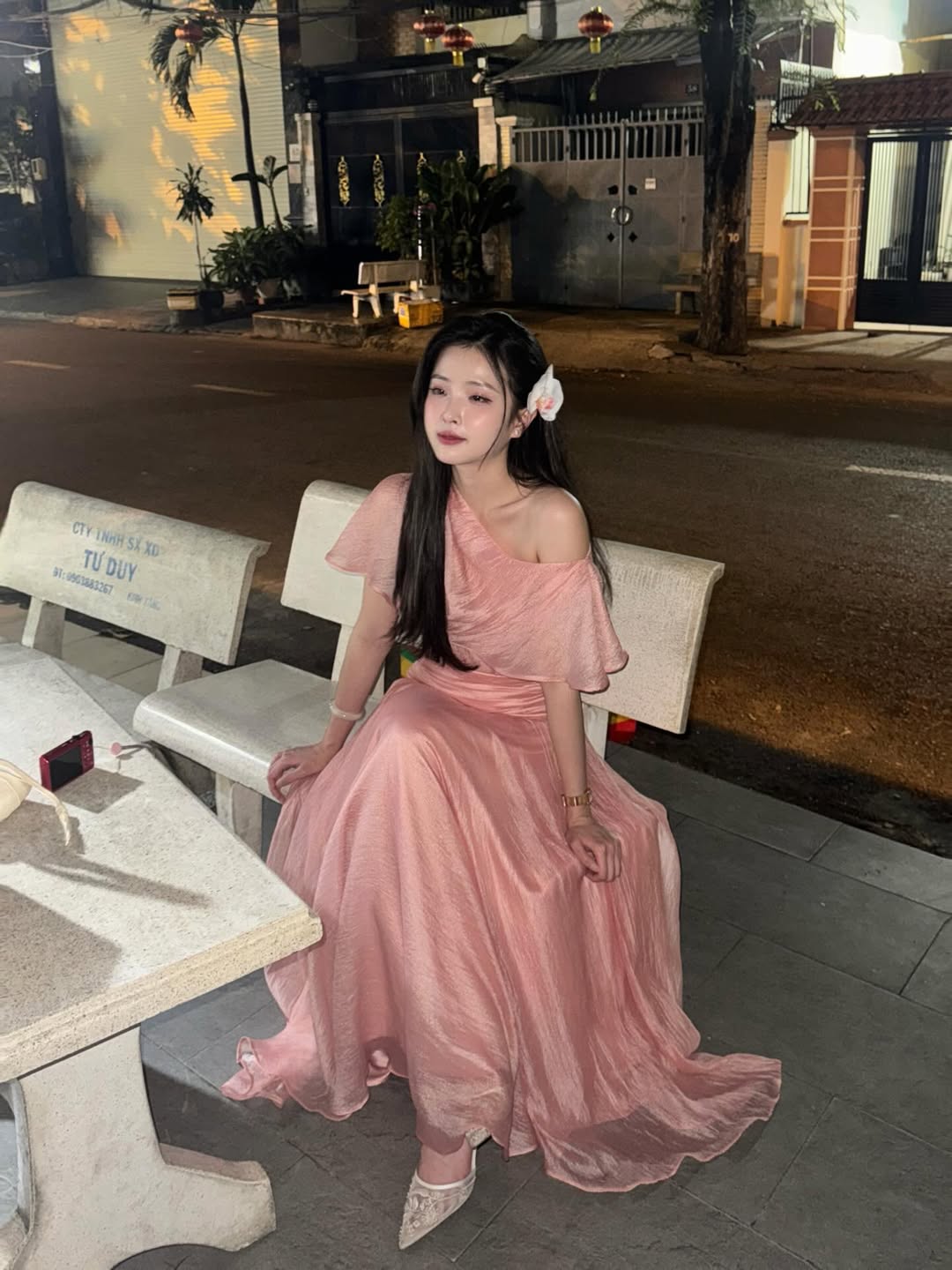 "Bạch nguyệt quang" sống ở Paris gây sốt vì mặc đẹp, đứng cạnh gái Tây không hề lép vế 7 1774224955 861 Bach nguyet quang song o Paris gay sot vi mac