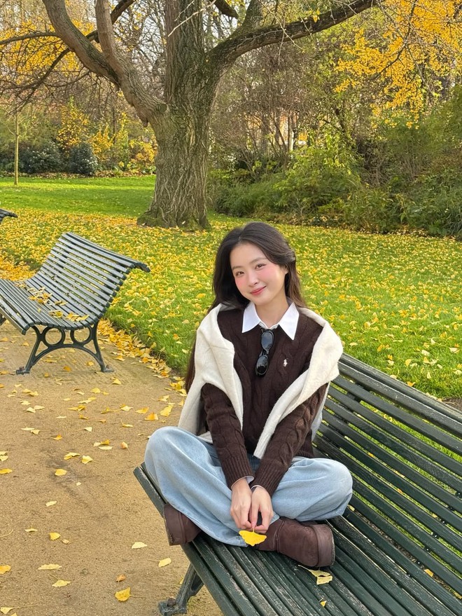 "Bạch nguyệt quang" sống ở Paris gây sốt vì mặc đẹp, đứng cạnh gái Tây không hề lép vế 9 1774224958 414 Bach nguyet quang song o Paris gay sot vi mac