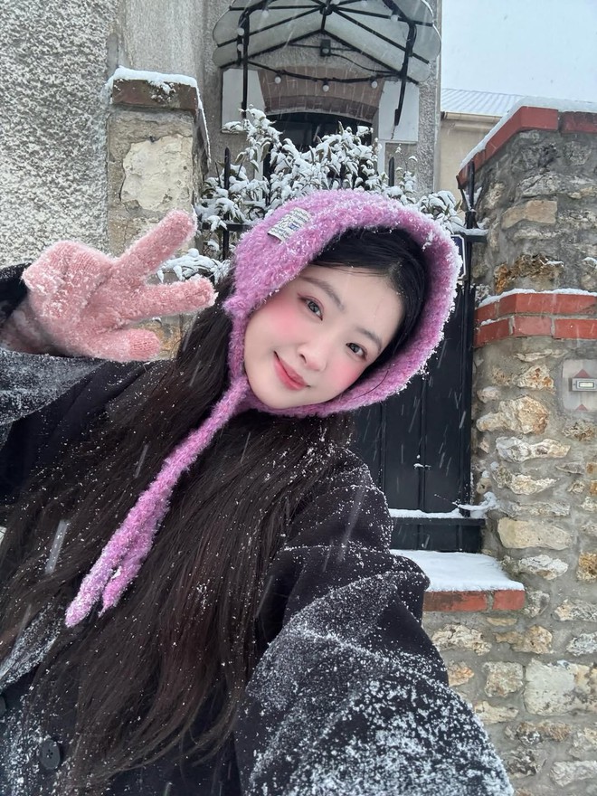 "Bạch nguyệt quang" sống ở Paris gây sốt vì mặc đẹp, đứng cạnh gái Tây không hề lép vế 13 1774224966 687 Bach nguyet quang song o Paris gay sot vi mac