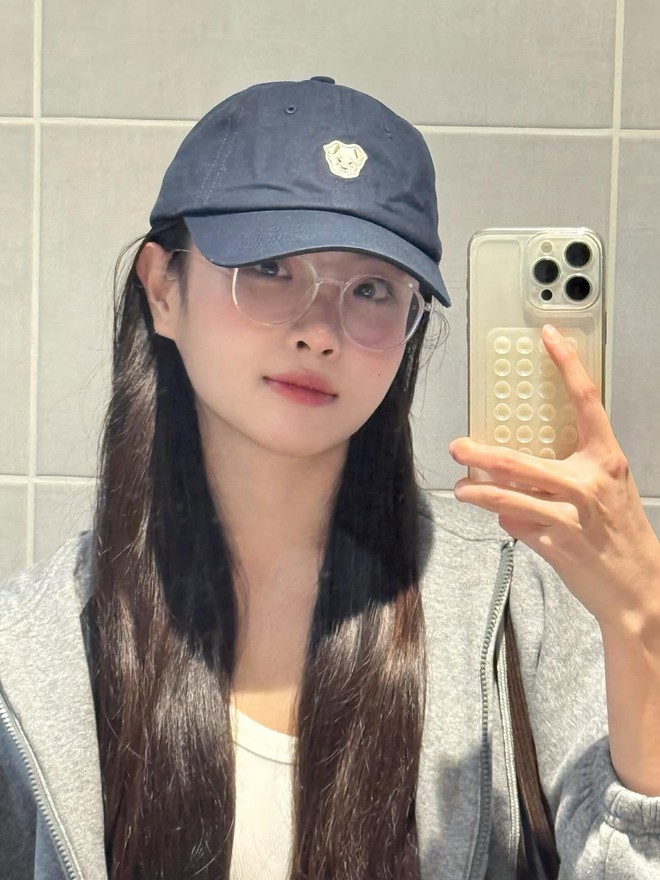 "Bạch nguyệt quang" sống ở Paris gây sốt vì mặc đẹp, đứng cạnh gái Tây không hề lép vế 15 1774224970 970 Bach nguyet quang song o Paris gay sot vi mac