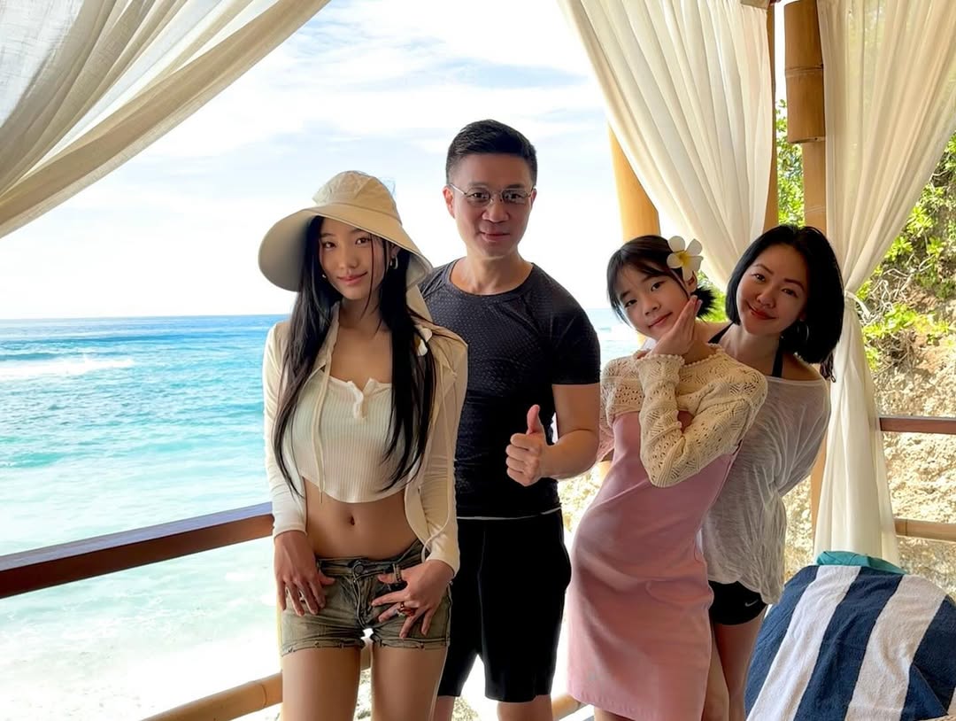 Con gái của MC hàng đầu showbiz lúc nhỏ bị chê kém sắc, giờ lột xác ngoạn mục khiến dân mạng 