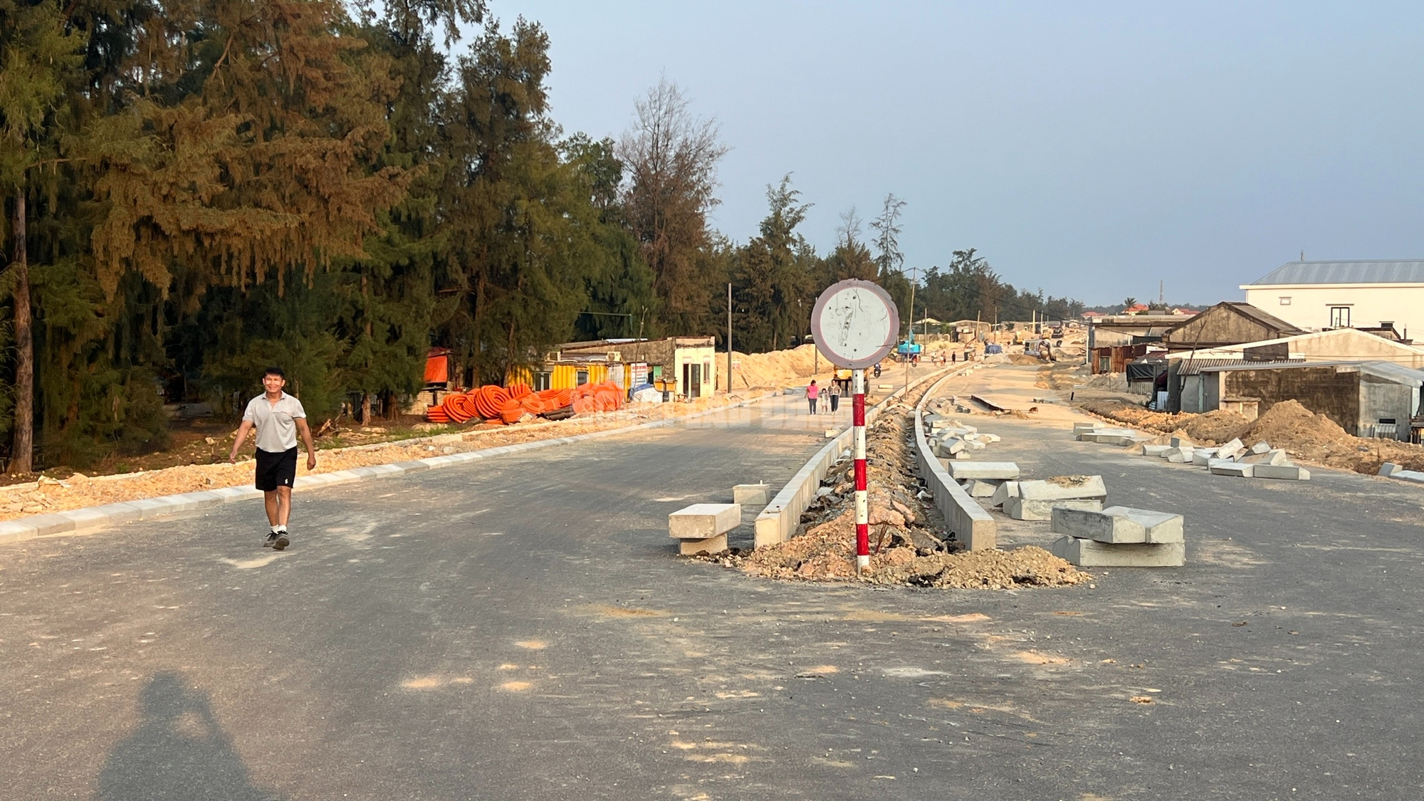 Kế hoạch thông xe cầu vượt cửa biển lớn nhất miền Trung 3 Tiết lộ kế hoạch thông xe cầu vượt cửa biển lớn nhất miền Trung - Ảnh 3.