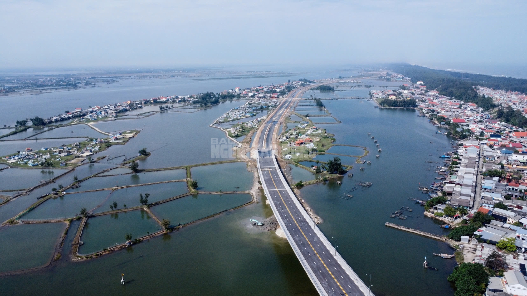 Kế hoạch thông xe cầu vượt cửa biển lớn nhất miền Trung 8 Tiết lộ kế hoạch thông xe cầu vượt cửa biển lớn nhất miền Trung - Ảnh 8.