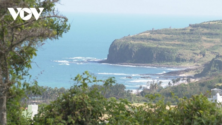 View từ đồi cổ thạch nhìn về hướng biển 