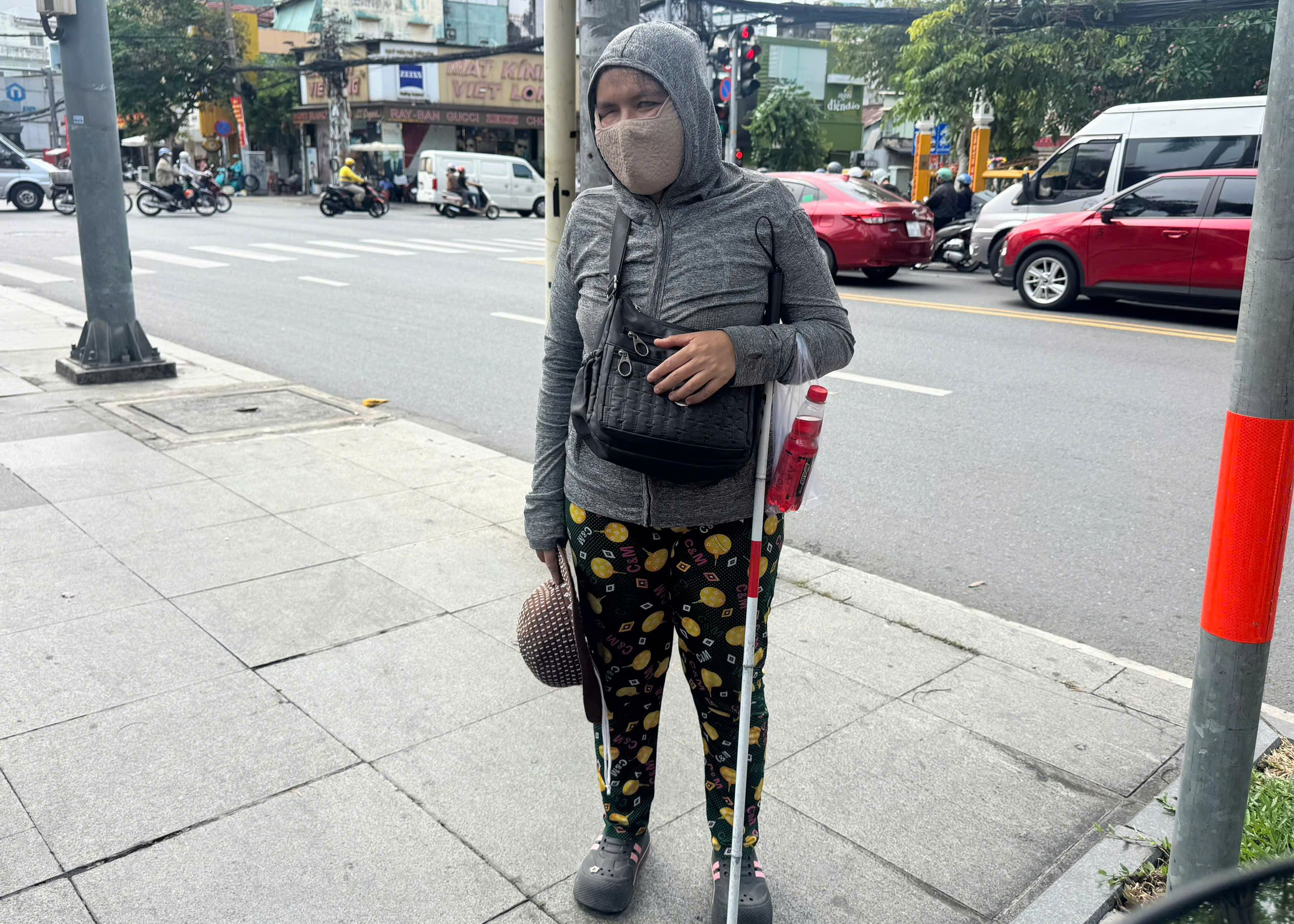 Vòng xoáy vé số 'mua đứt bán đoạn': Nghiệt ngã phận đời khiếm khuyết- Ảnh 2. Vòng xoáy vé số 'mua đứt bán đoạn': Nghiệt ngã phận đời khiếm khuyết- Ảnh 2.