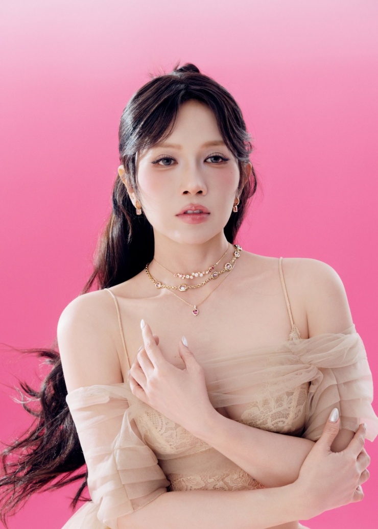 Nhan sắc gợi cảm của nữ chính phim kinh dị Quỷ nhập tràng 2 8 Không chỉ ghi điểm ở khả năng diễn xuất, Khả Như còn gây ấn tượng mạnh với nhan sắc đời thường, thậm chí được nhận xét là xinh đẹp hơn nhiều so với trên màn ảnh. Sở hữu vóc dáng cân đối, gợi cảm giúp cô tự tin chinh phục nhiều phong cách thời trang khác nhau.