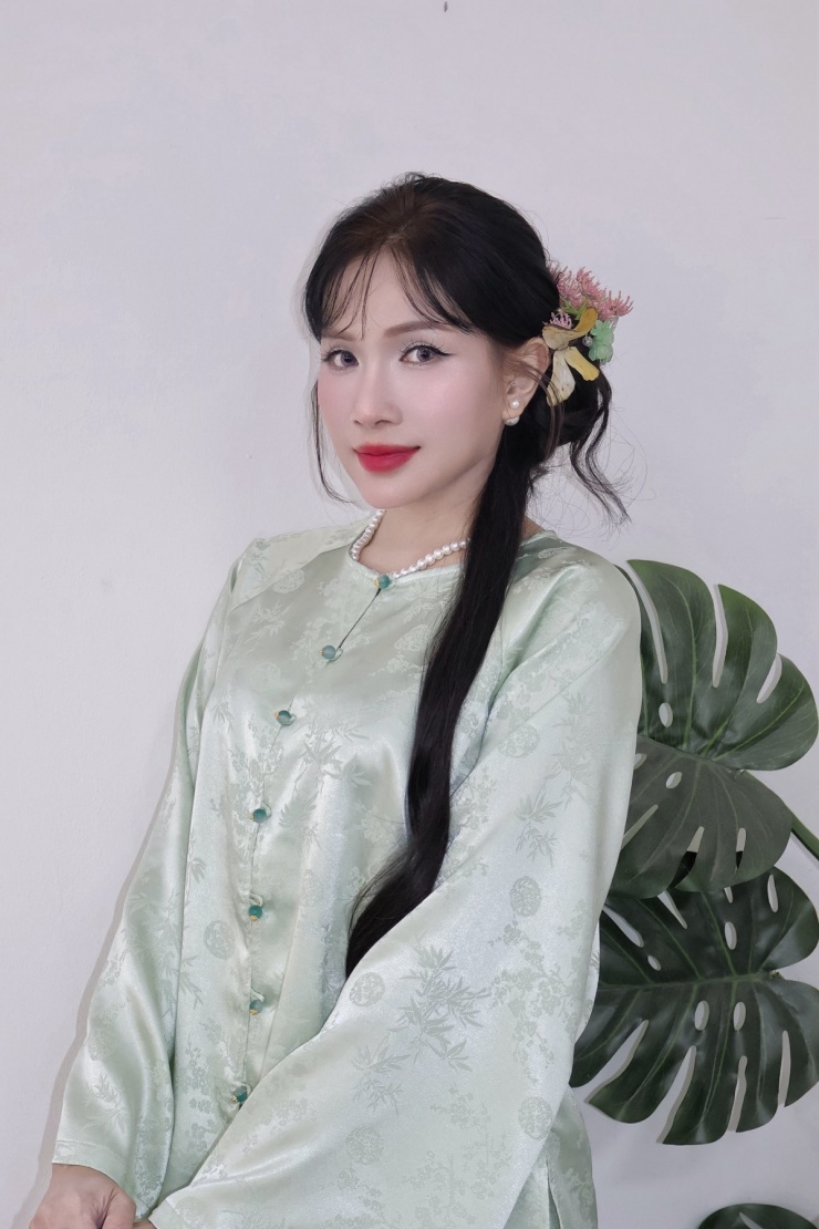 Nhan sắc gợi cảm của nữ chính phim kinh dị Quỷ nhập tràng 2 9 Về đời tư, Khả Như vướng tin đồn hẹn hò với diễn viên Huỳnh Phương. Cả hai thường xuất hiện cùng nhau trong nhiều sự kiện, chia sẻ nhiều khoảnh khắc thân mật và có những tương tác gần gũi trên mạng xã hội. Tuy vậy, họ vẫn chọn cách im lặng, không công khai chuyện tình cảm. Khả Như từng chia sẻ rằng cô hạn chế công khai chuyện cá nhân để tránh ảnh hưởng đến đời sống riêng và công việc.