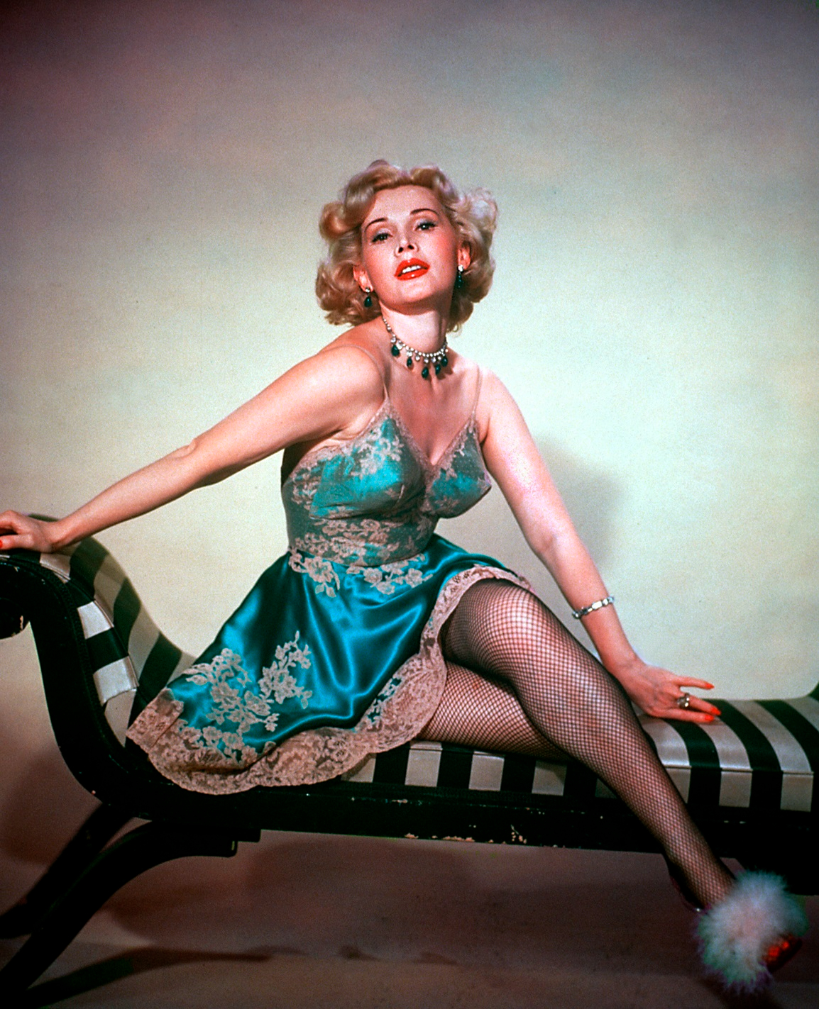 Hoa hậu huyền thoại ly hôn tận 9 lần: 