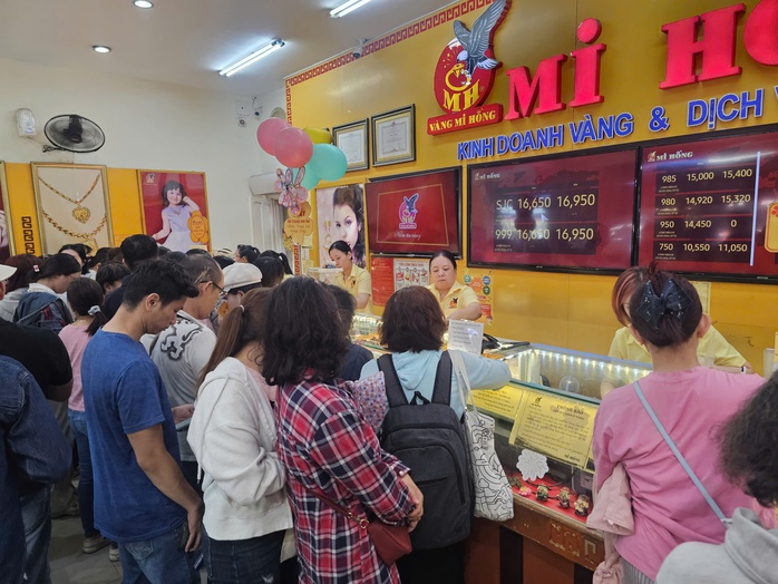 Giá vàng miếng SJC giảm mạnh , người mua có thể lỗ tới 25 triệu đồng / lượng - Ảnh 2.