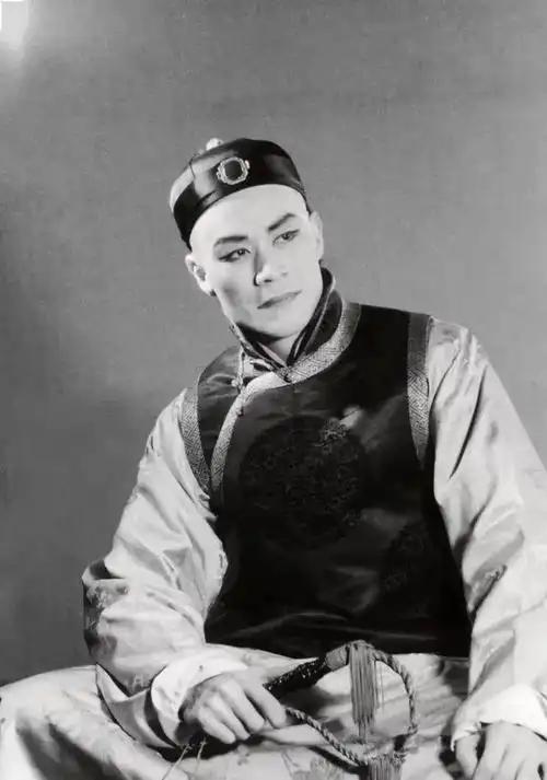 Trên đời có đúng 1 người sáng đi đóng phim, tối làm điệp viên, danh tính thật là bí ẩn lớn nhất showbiz- Ảnh 3.