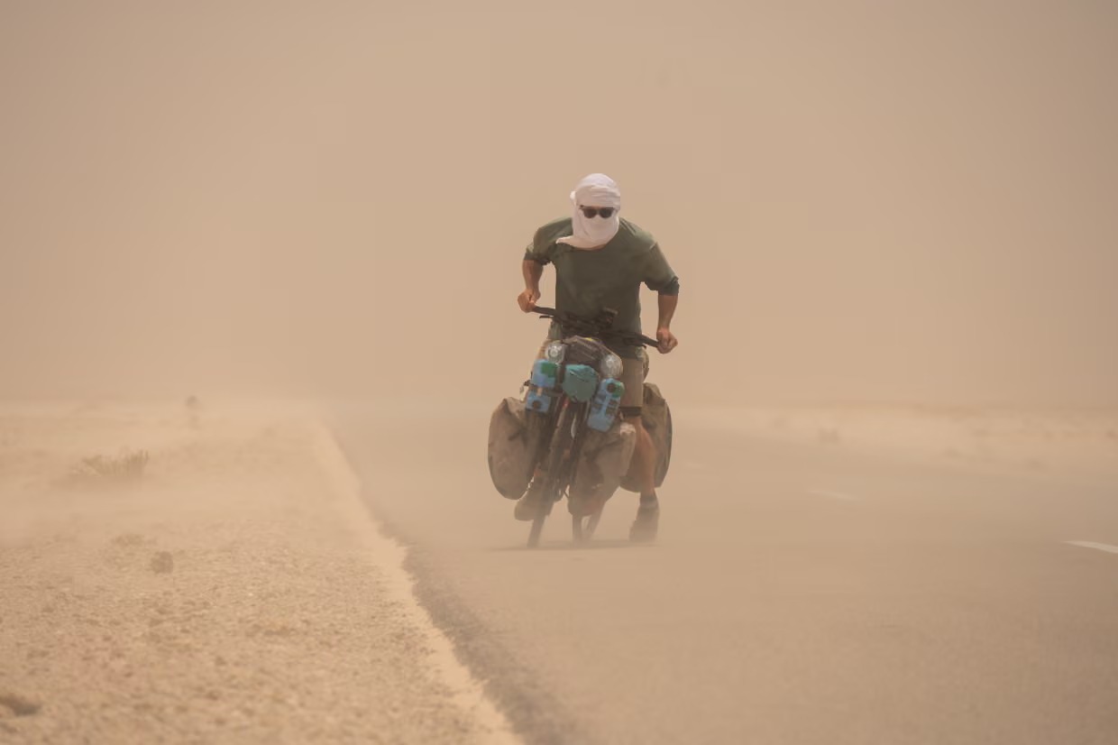 Người đàn ông đạp xe 55.000km trong 4 năm, xuyên nắng nóng 51 độ C và lạnh âm 25 độ 3 đạp xe - Ảnh 3.