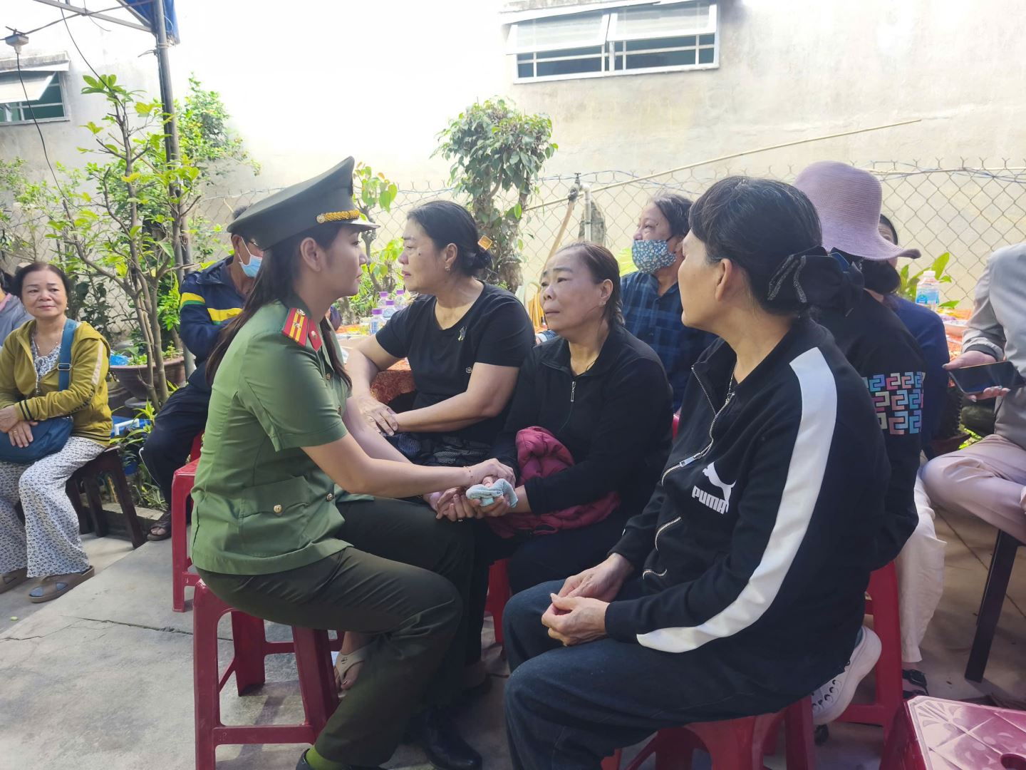 Căn nhà nhỏ ngày tang lễ của Thiếu tá hy sinh trong vụ Căn nhà nhỏ ngày tang lễ của Thiếu tá hy sinh trong vụ