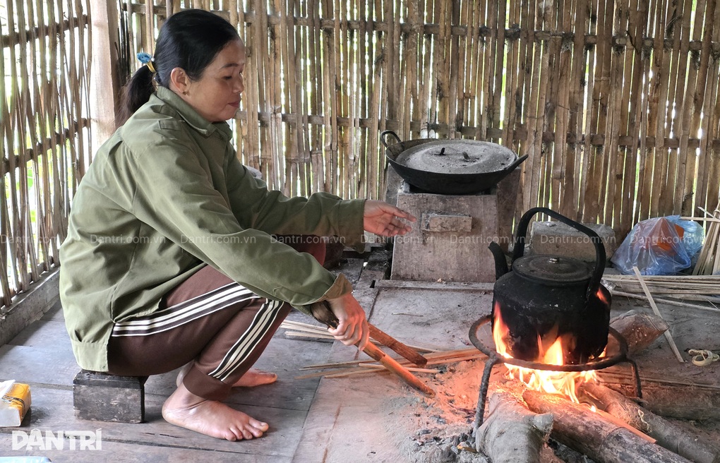 Hai lần mất con, mẹ nghèo cật lực giành giật sự sống cho con gái út - 2