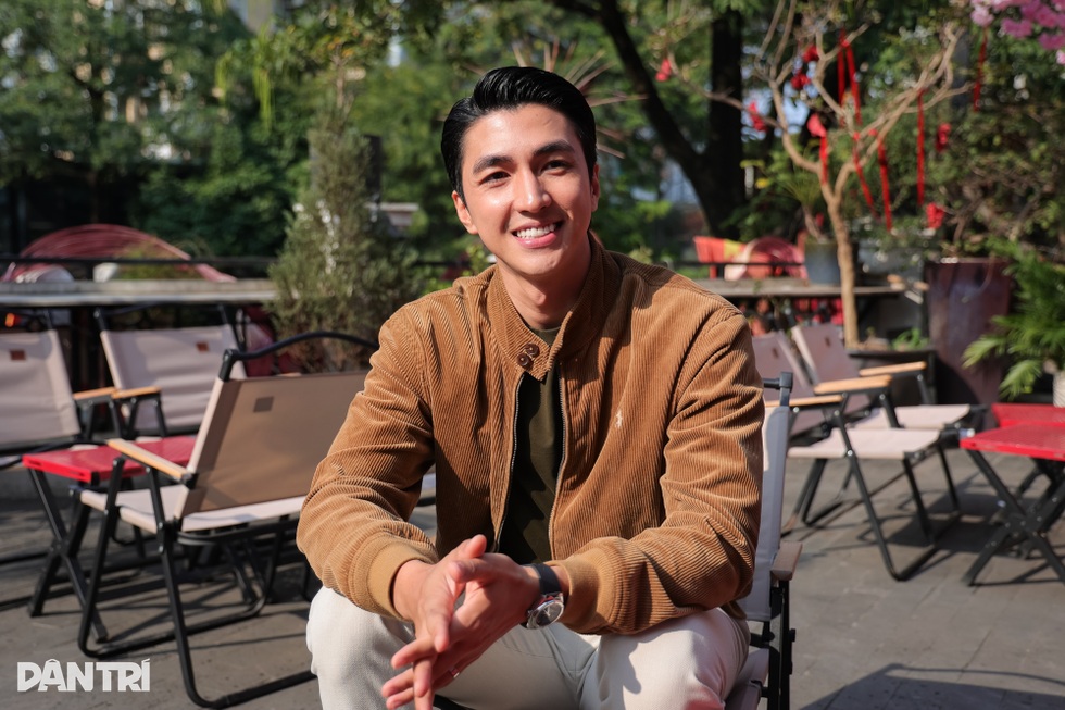 Bình An tiết lộ phản ứng của vợ khi xem chồng đóng cảnh nóng, bị tra tấn - 2