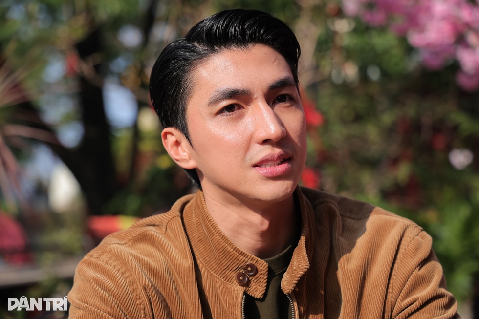 Bình An tiết lộ phản ứng của vợ khi xem chồng đóng cảnh nóng, bị tra tấn - 4