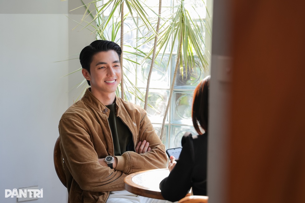 Bình An tiết lộ phản ứng của vợ khi xem chồng đóng cảnh nóng, bị tra tấn - 5