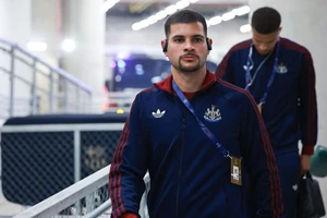 Newcastle lên tiếng về việc bán Guimaraes cho MU