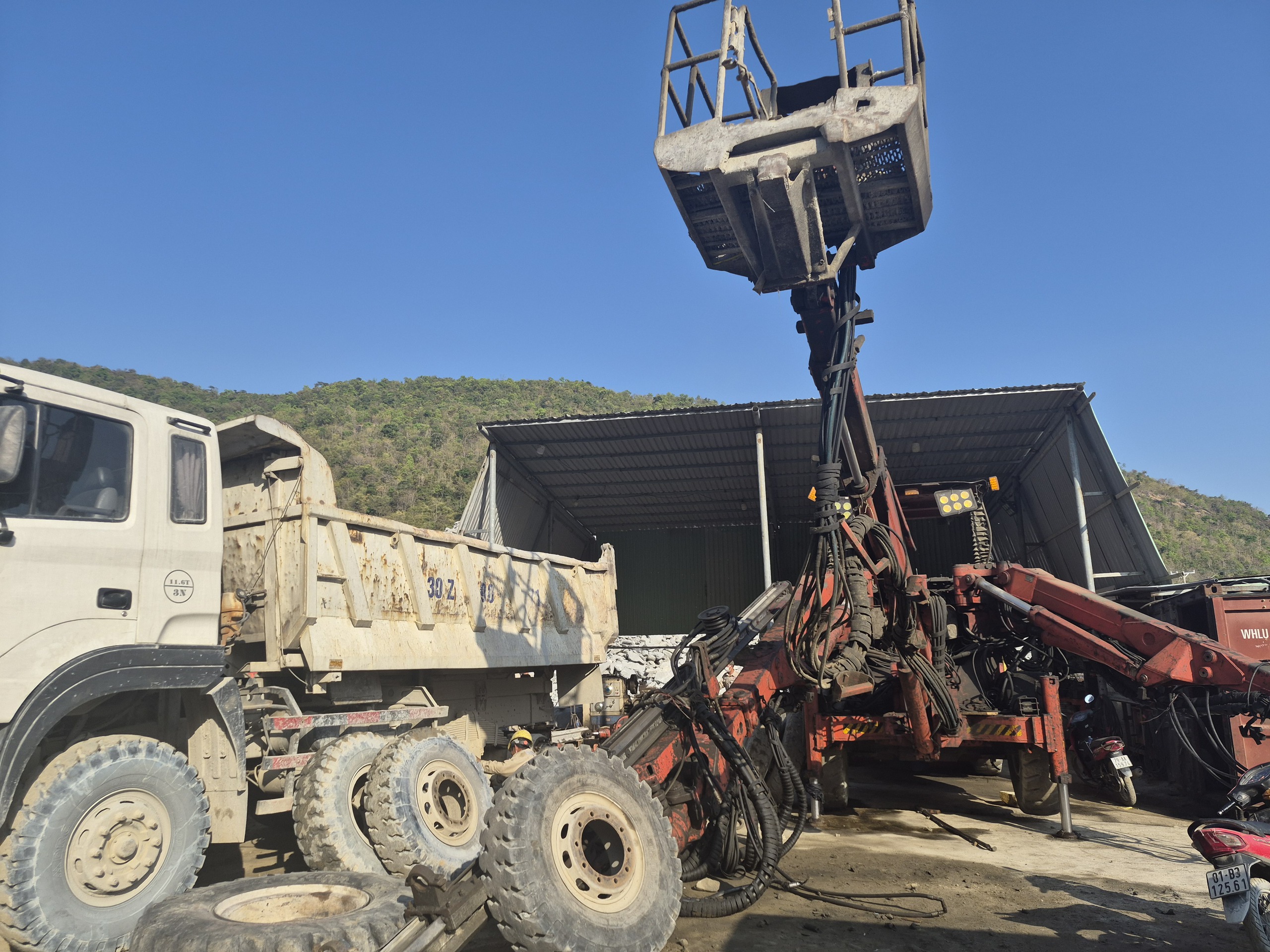 Thủy điện tích năng lớn nhất Đông Nam Á làm 'pin nước khổng lồ' xuyên núi chạy đua tiến độ 4 thủy điện tích năng - Ảnh 4.