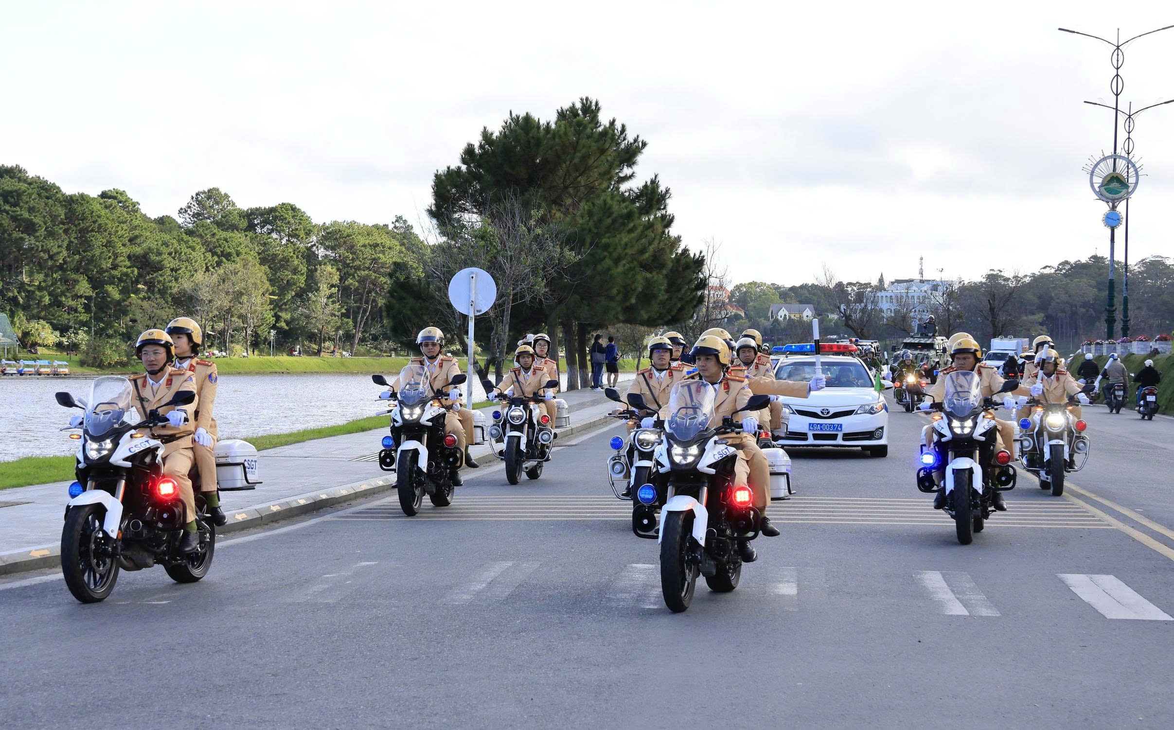 Lâm Đồng: Phương tiện tự ý lắp đặt thiết bị ưu tiên sẽ bị xử lý nghiêm- Ảnh 2.