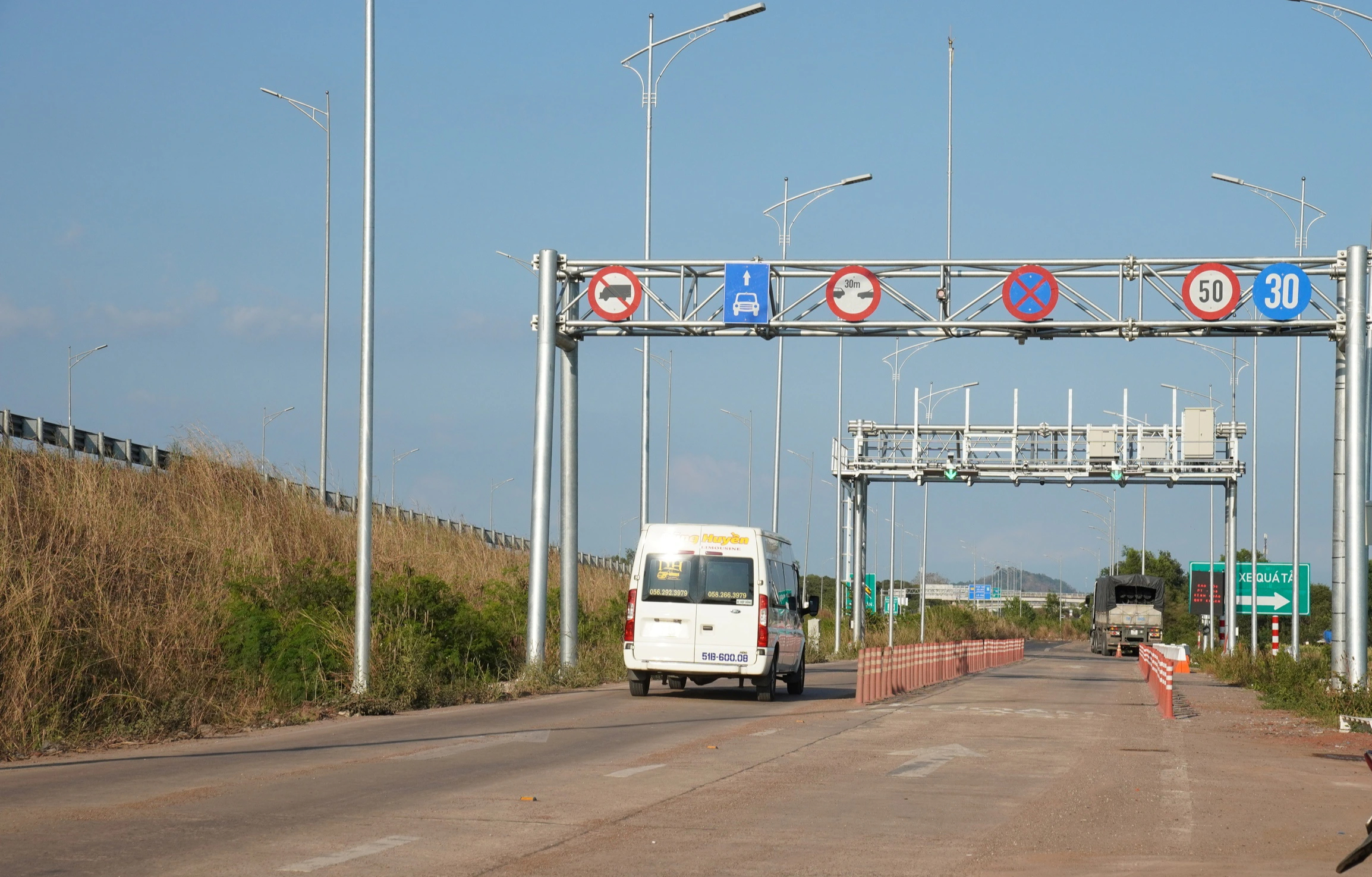 Nhầm xe bán tải là ô tô con, tài xế có thể bị phạt 22 triệu đồng- Ảnh 3.