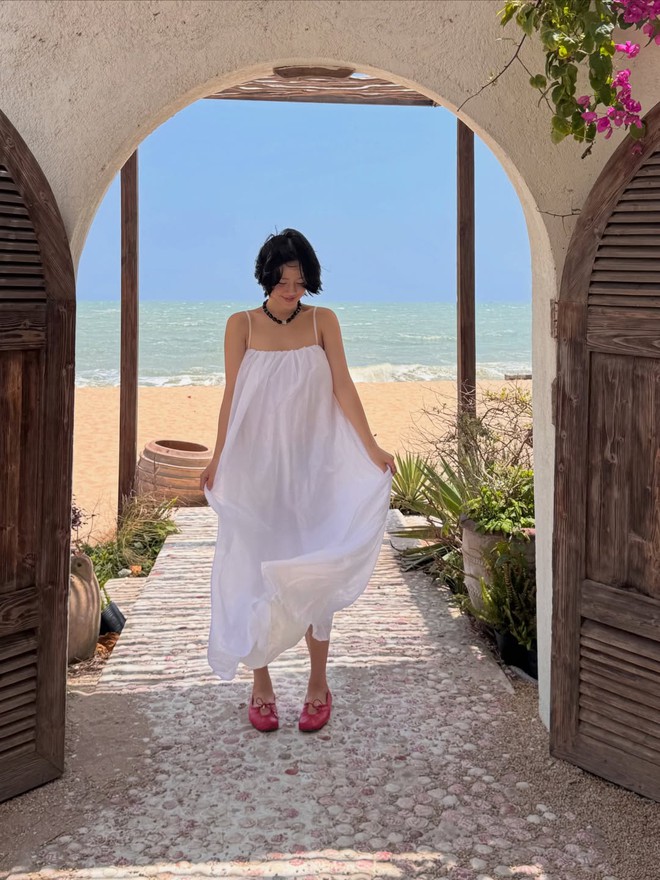 Biến hóa phong cách với đầm hai dây vừa trẻ trung vừa sang- Ảnh 7.