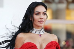 Kho trang sức hàng triệu USD của bạn gái Ronaldo