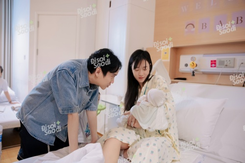 Dù ngoài kia có bão tố gì, thì đây là gia đình JustaTee - Trâm Anh bên cạnh bé thứ 3 vừa sinh!- Ảnh 3.