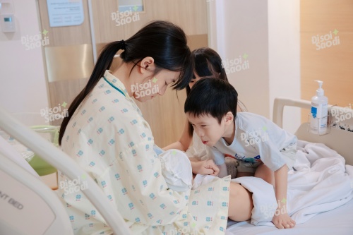 Dù ngoài kia có bão tố gì, thì đây là gia đình JustaTee - Trâm Anh bên cạnh bé thứ 3 vừa sinh!- Ảnh 5.