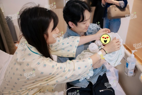 Dù ngoài kia có bão tố gì, thì đây là gia đình JustaTee - Trâm Anh bên cạnh bé thứ 3 vừa sinh!- Ảnh 6.