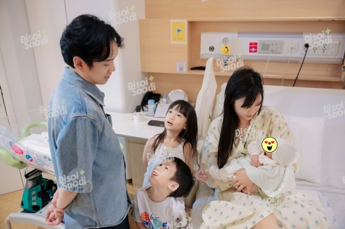 Dù ngoài kia có bão tố gì, thì đây là gia đình JustaTee - Trâm Anh bên cạnh bé thứ 3 vừa sinh!- Ảnh 7.