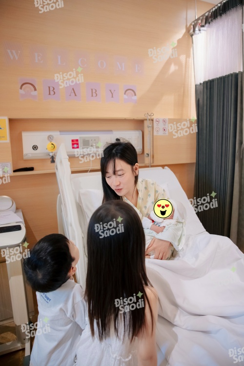 Dù ngoài kia có bão tố gì, thì đây là gia đình JustaTee - Trâm Anh bên cạnh bé thứ 3 vừa sinh!- Ảnh 9.