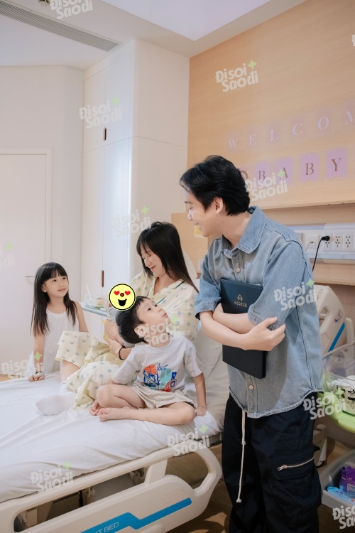 Dù ngoài kia có bão tố gì, thì đây là gia đình JustaTee - Trâm Anh bên cạnh bé thứ 3 vừa sinh!- Ảnh 12.