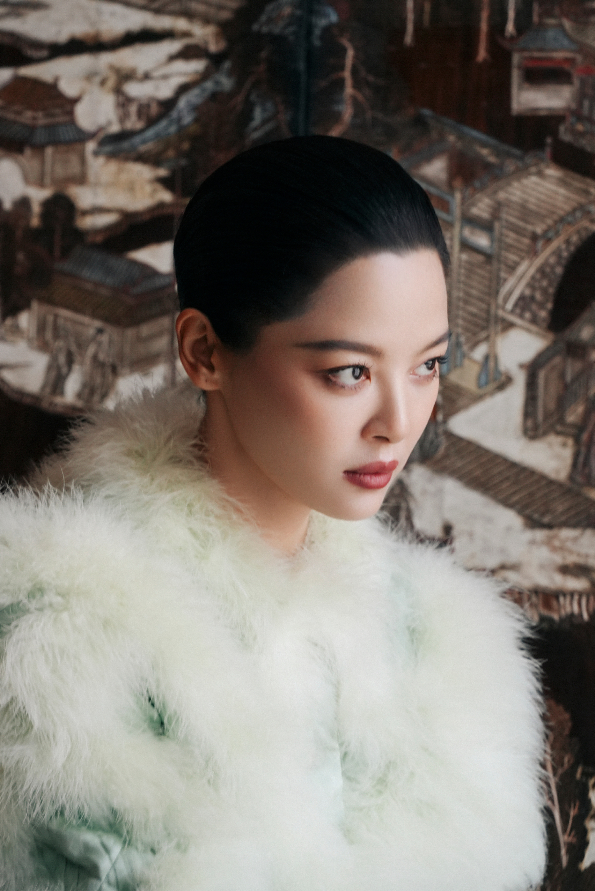 Mỹ nhân phim cung đấu ăn đậu hủ thối vô tư nhả vào tay trợ lý- Ảnh 2.