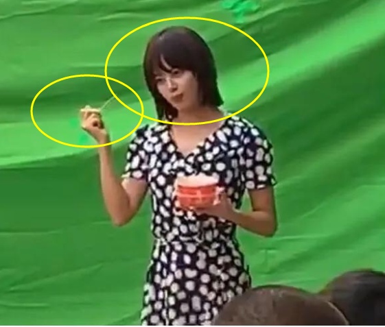 Mỹ nhân phim cung đấu ăn đậu hủ thối vô tư nhả vào tay trợ lý- Ảnh 3.