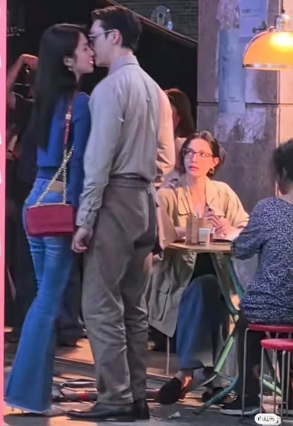 Công chúa thả dáng trên đường khiến cả triệu người mê đắm, vòng 1 hững hờ sáng bừng cả con phố- Ảnh 10.