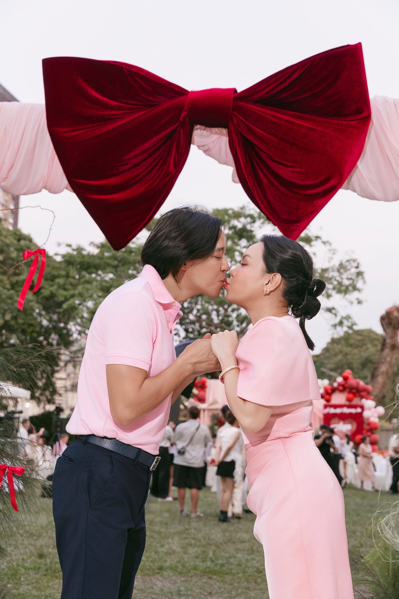 Tiệc thôi nôi quy tụ cả showbiz của con gái Puka: Hoà Minzy lẻ bóng, 1 đôi lộ diện giữa tin đồn có tin vui- Ảnh 12.