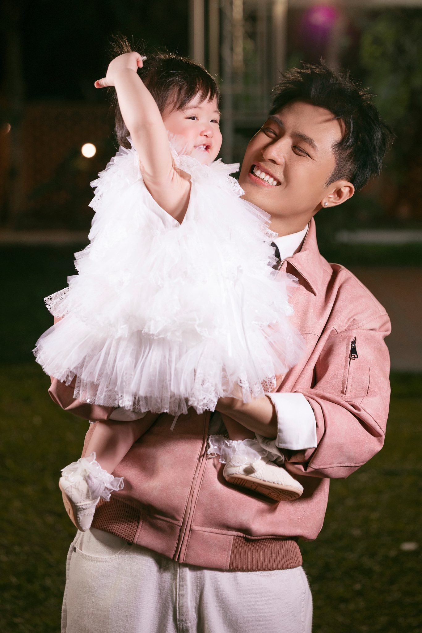 Tiệc thôi nôi quy tụ cả showbiz của con gái Puka: Hoà Minzy lẻ bóng, 1 đôi lộ diện giữa tin đồn có tin vui- Ảnh 21.